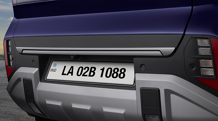 REAR BOOT GARNISH-DARK CHROME